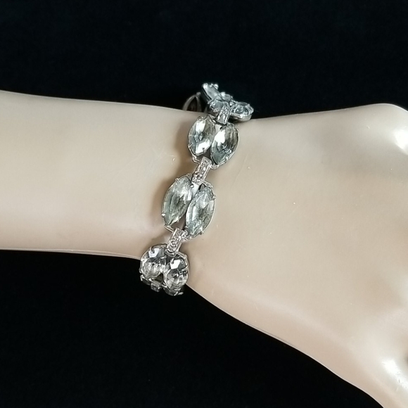Vintage Mid Century Elegant Smoke Marquis Crystal Silver Tone Bracelet - Picture 13 of 16